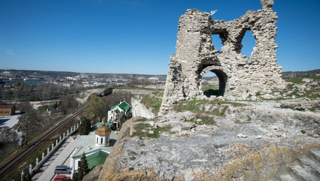 В Крыму поезда пустят в обход Инкерманского монастыря