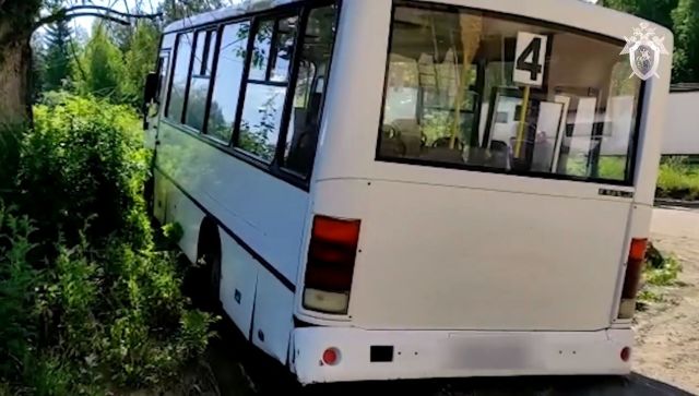 На Урале автобус въехал в остановку: шесть человек погибли