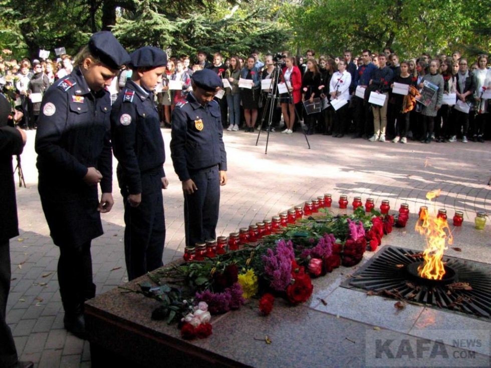 Феодосийцы почтили память жертв трагедии в керчи #14344