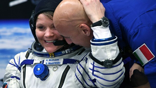 Известная лесбиянка-астронавт «обокрала» экс-жену прямо в космосе