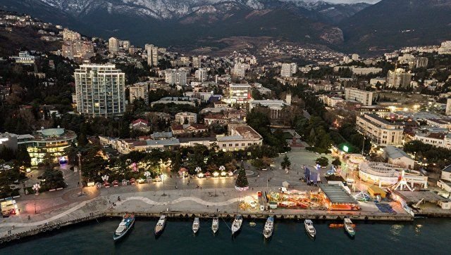 Власти Крыма изучают опыт по обязательному украшению туристических мест к Новому году