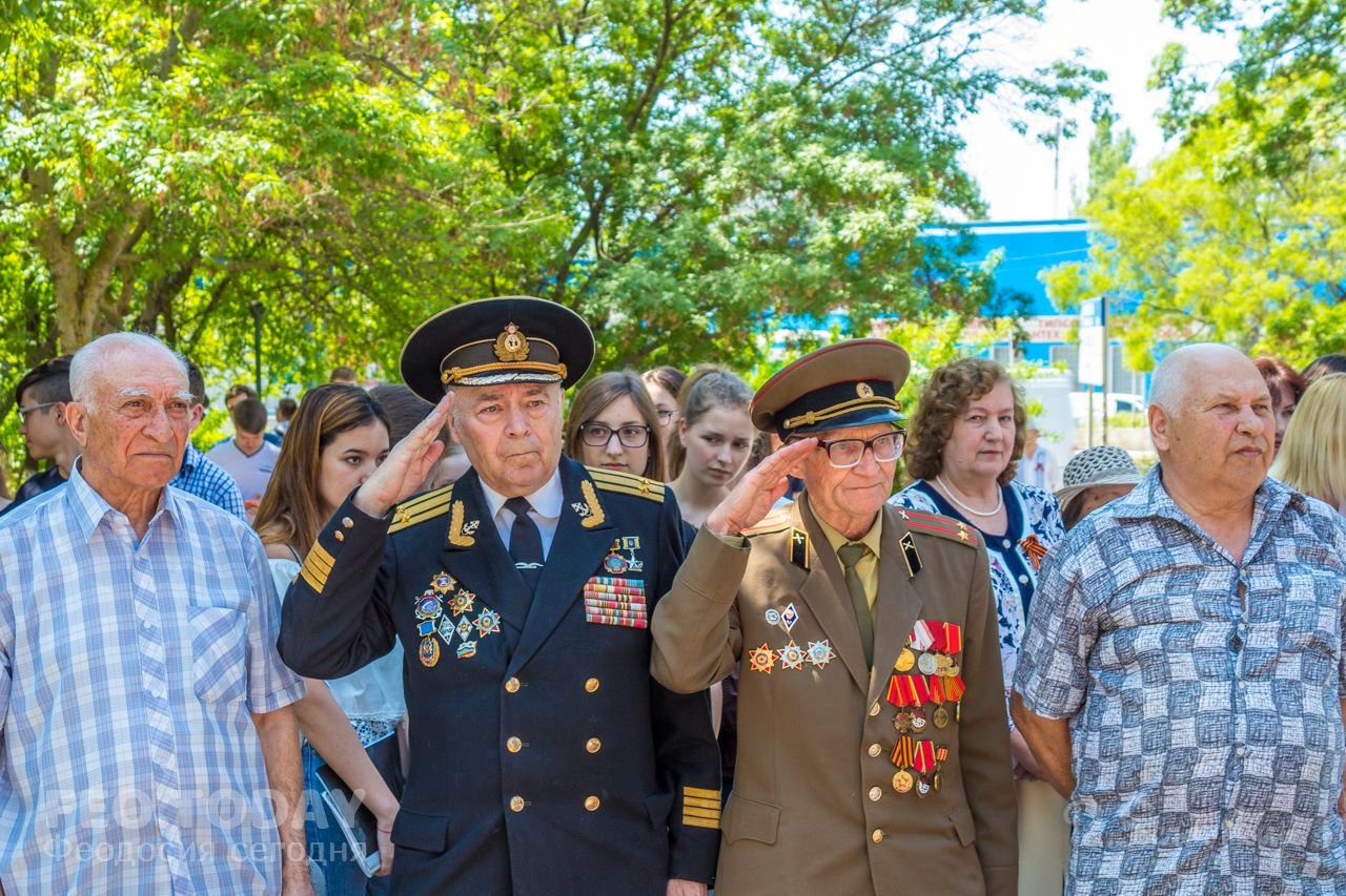 Феодосийский политех поздравил ветеранов с Победой #9659