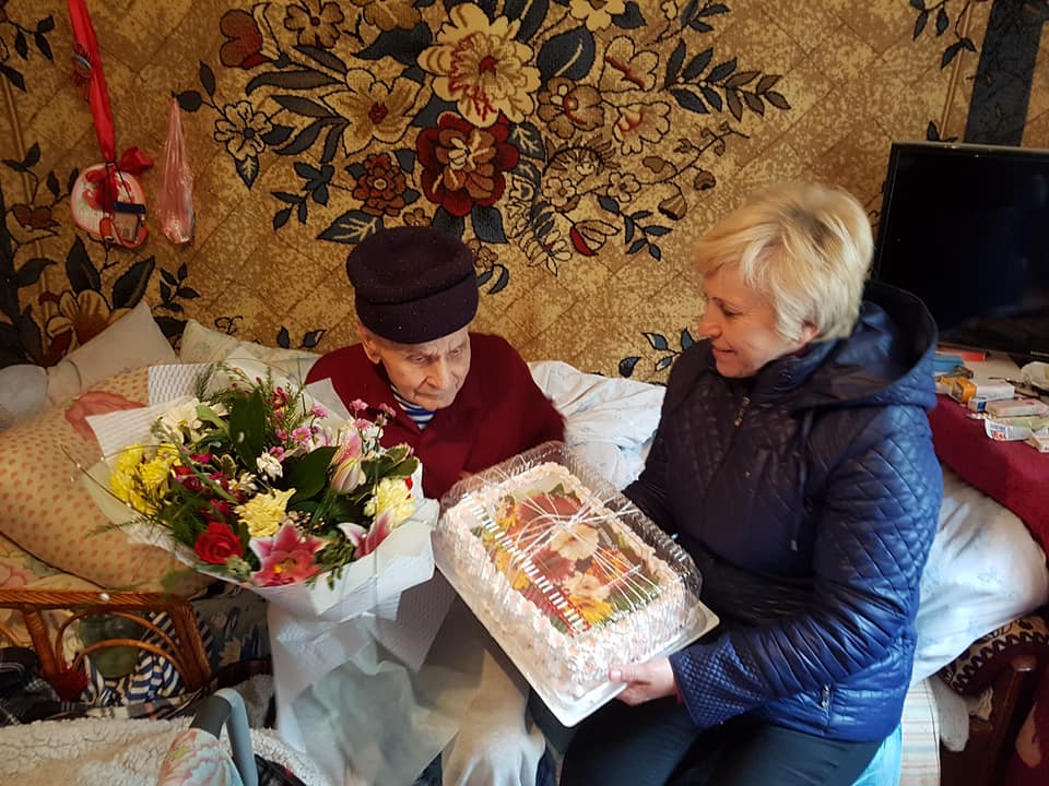 Жители Коктебеля поздравили ветерана ВОВ Николая Власкова с юбилеем 2