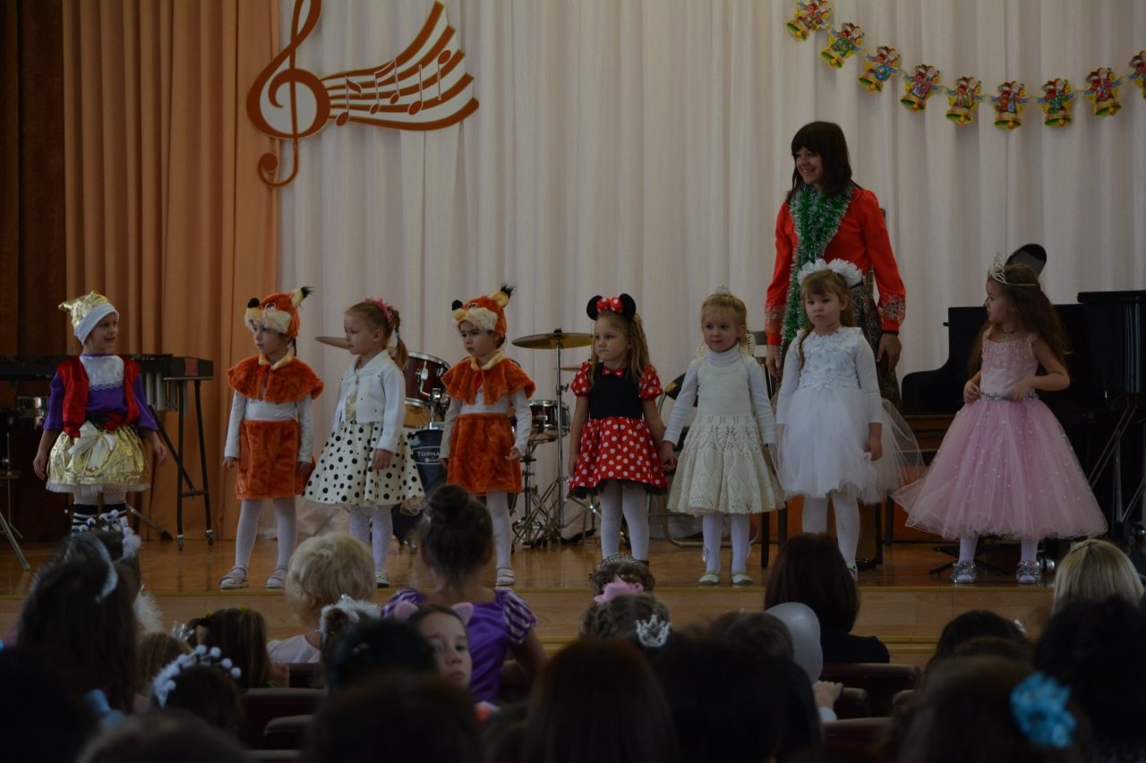 Фото новогоднего концерта в музыкальной школе №1 Феодосии #6373