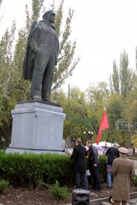 Фото митинга и демонстрации в честь 100-летия Великого Октября в Феодосии #5647