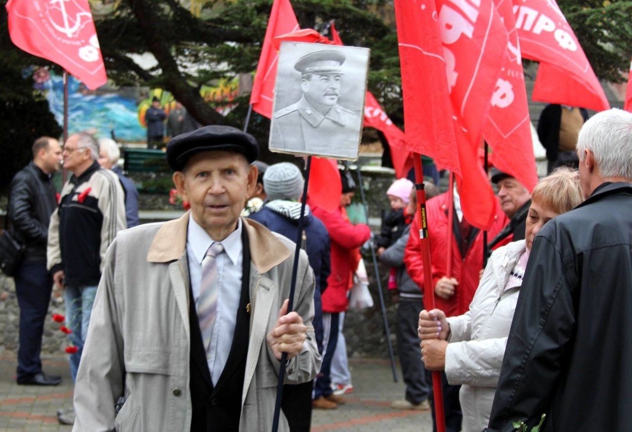 Фото митинга и демонстрации в честь 100-летия Великого Октября в Феодосии #5680