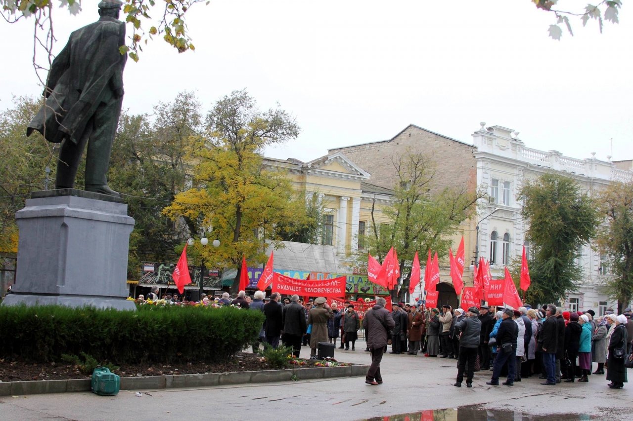 Фото митинга и демонстрации в честь 100-летия Великого Октября в Феодосии #5668