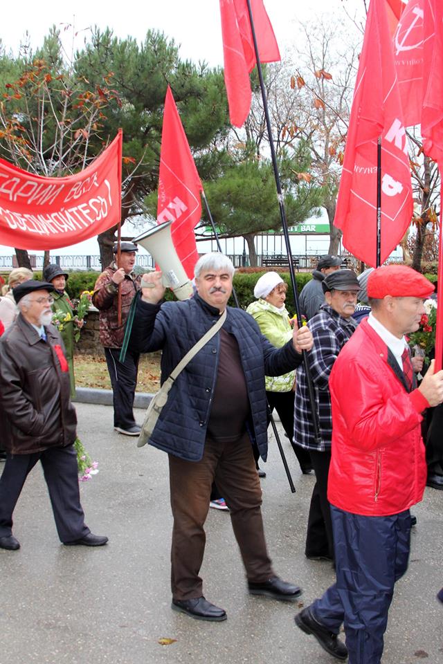 Фото митинга и демонстрации в честь 100-летия Великого Октября в Феодосии #5662