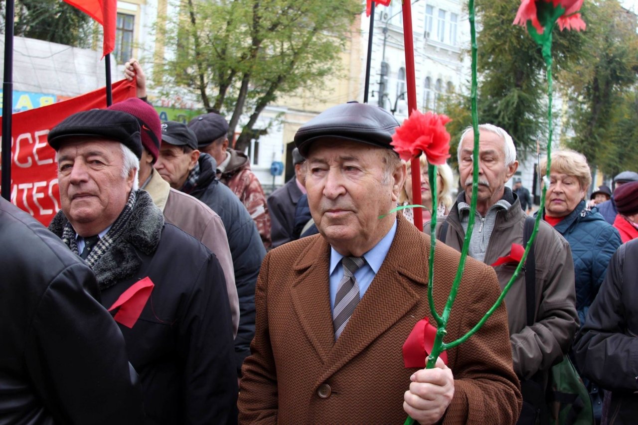 Фото митинга и демонстрации в честь 100-летия Великого Октября в Феодосии #5667