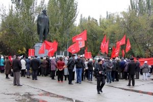 Фото митинга и демонстрации в честь 100-летия Великого Октября в Феодосии #5652