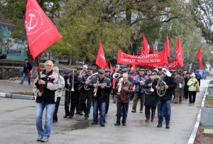 Фото митинга и демонстрации в честь 100-летия Великого Октября в Феодосии #5649