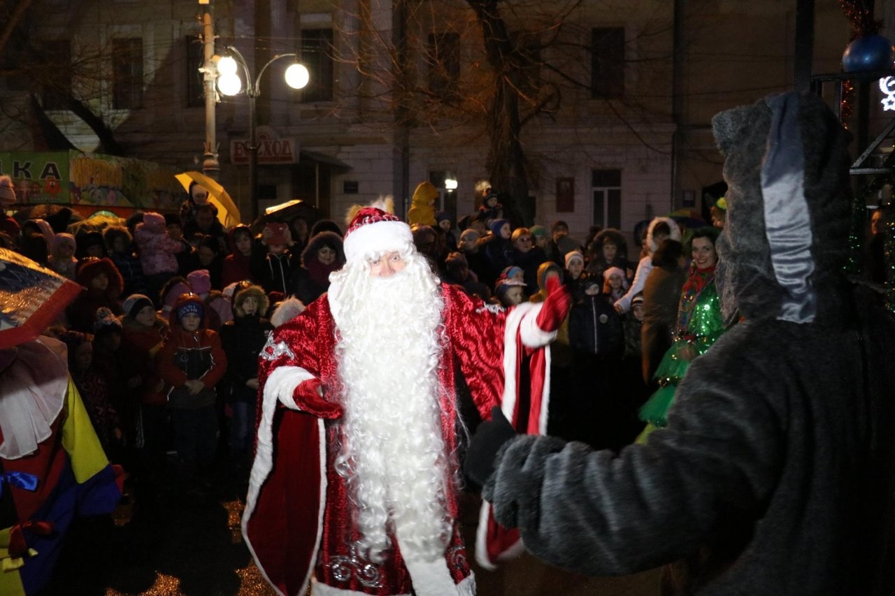Фото торжественного открытия новогодней ёлки в Феодосии #6302