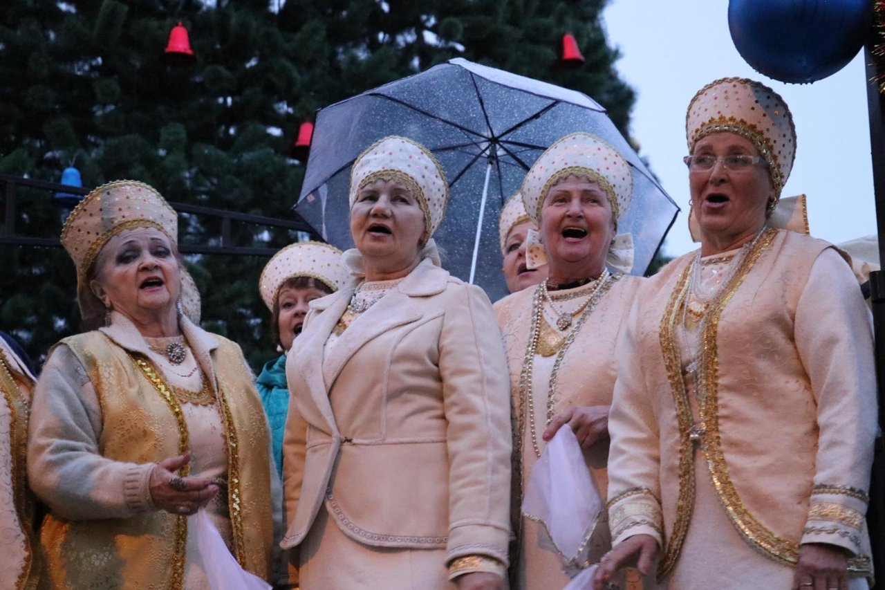 Фото торжественного открытия новогодней ёлки в Феодосии #6301