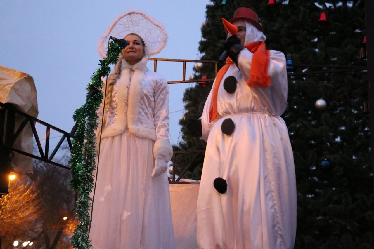Фото торжественного открытия новогодней ёлки в Феодосии #6298