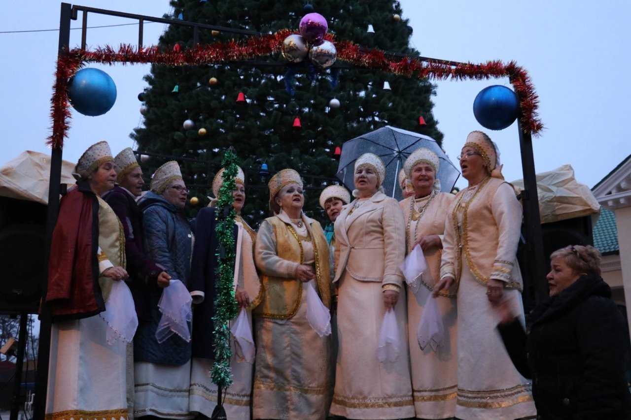 Фото торжественного открытия новогодней ёлки в Феодосии #6296