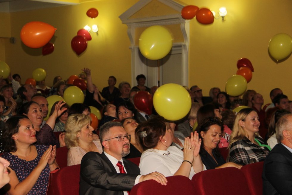 Руководство города поздравило феодосийских педагогов с профессиональным праздником